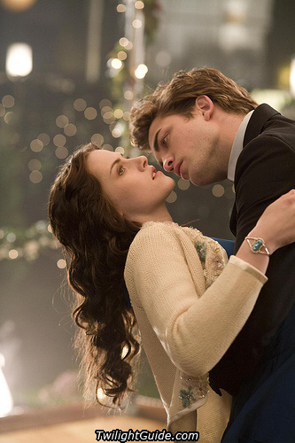 bella-edward-prom.jpg